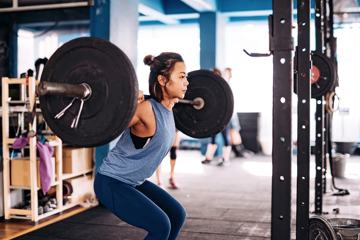 How to protect our back during strength training at the gym